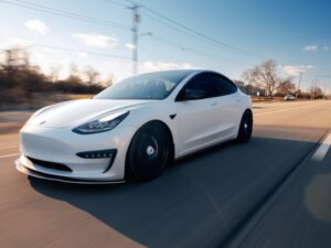 A Comprehensive Guide to Tesla’s Innovative Electric Vehicles and Sustainable Driving